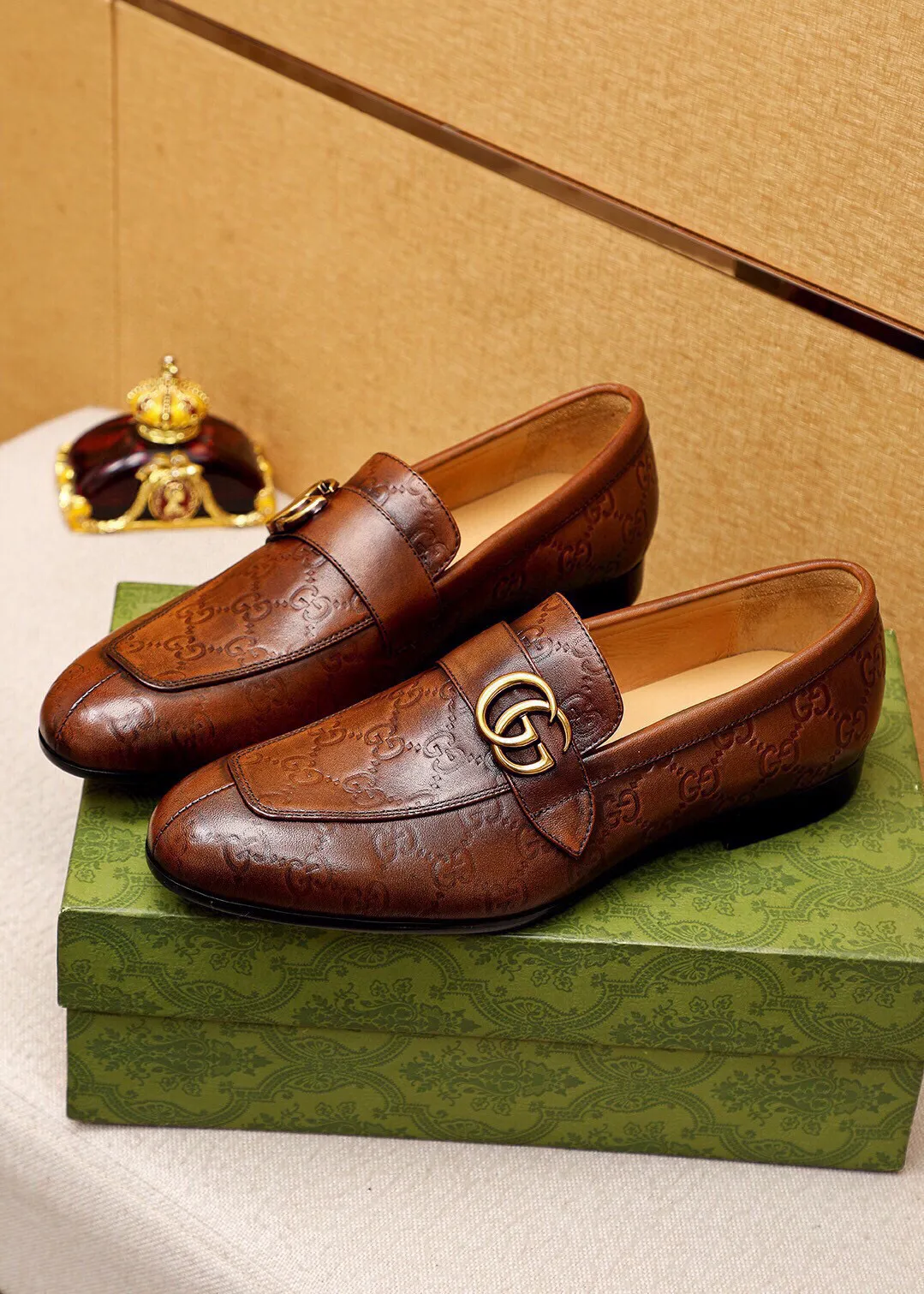 Men's shoes 💰442 💐 Product trademark: GUCCI "Gucci" casual leather shoes Regular size: 38-44 (45.46.47🉑️customized) Product materials: Selected imported first-layer calfskin embossed upper + classic hardware buckle, imported cowhide leather lining. Strong three-dimensional visual effect, original combination outsole Color: 2⃣️colors available